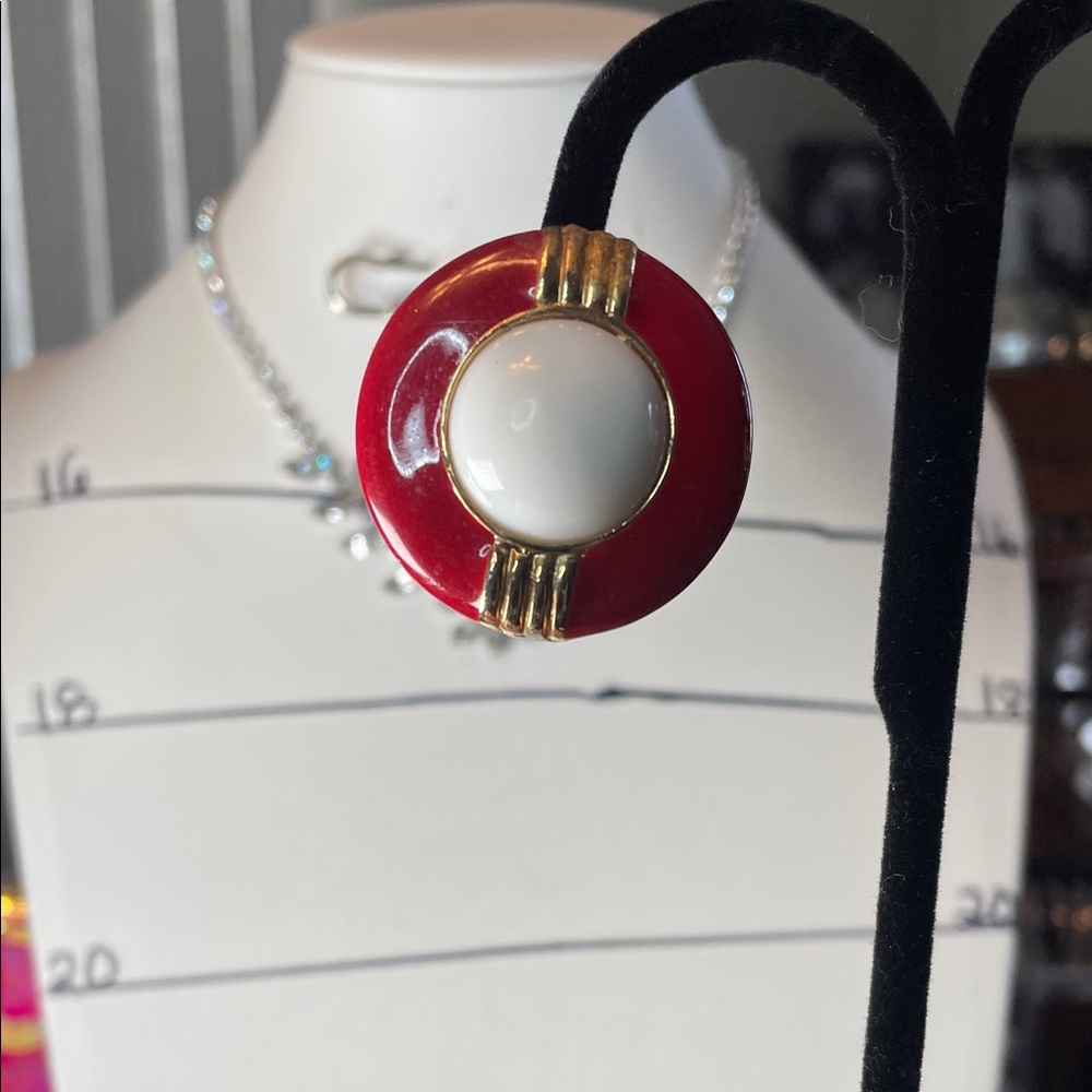 Elegant Red and White Earrings - Picture 4 of 7